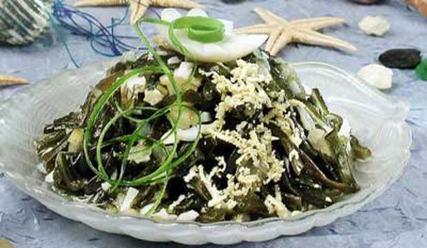Салат из морской капусты с яйцами