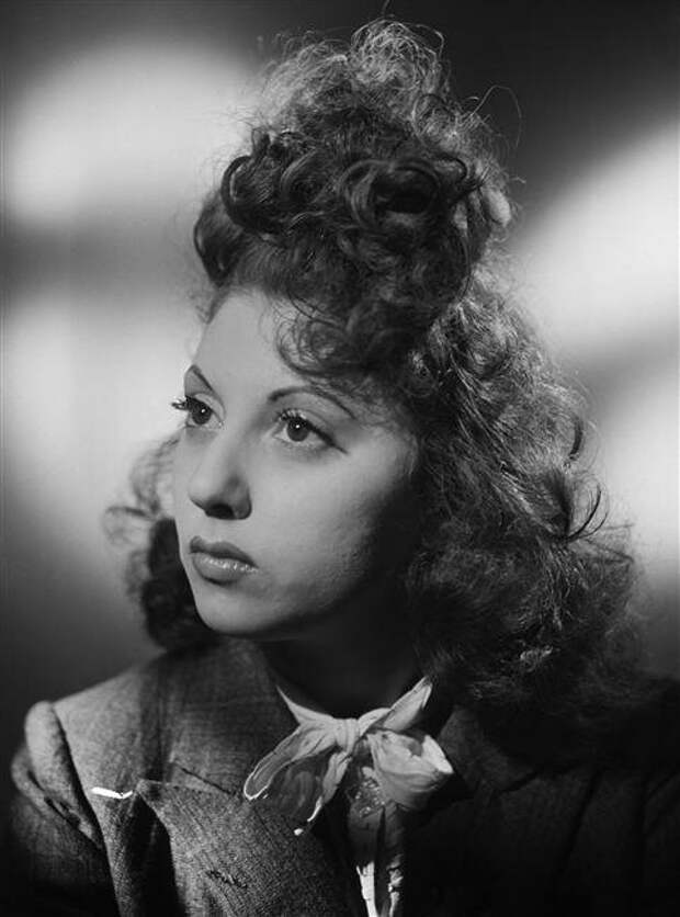 Аида Азнавур-Гарваренц. Знаменитая сестра великого шансонье отмечает день рождения