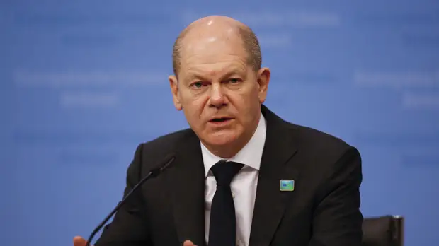 Канцлер ФРГ Шольц назвал нелепыми заявления о геноциде в Донбассе