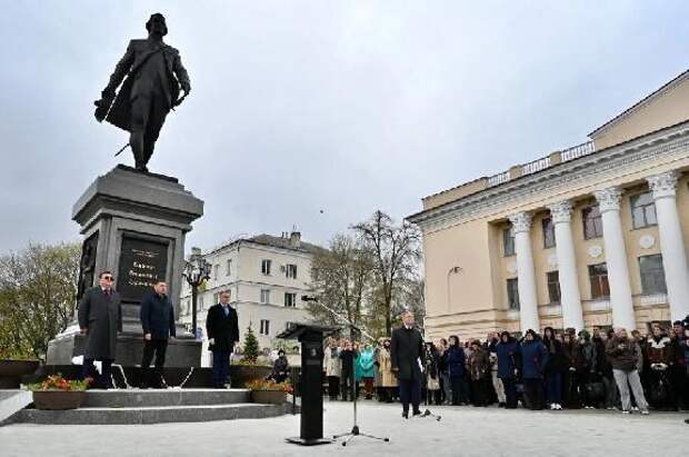 В Тамбове торжественно открыли памятник Гавриилу Державину