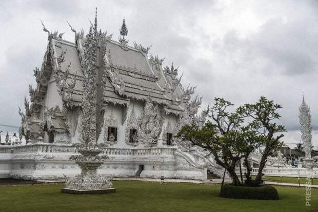 Символ Ада и Рая - необычный храм в Тайланде