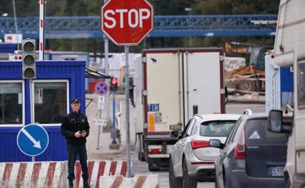 Как сбежать из Европы на машине, в макияже, с чемоданом