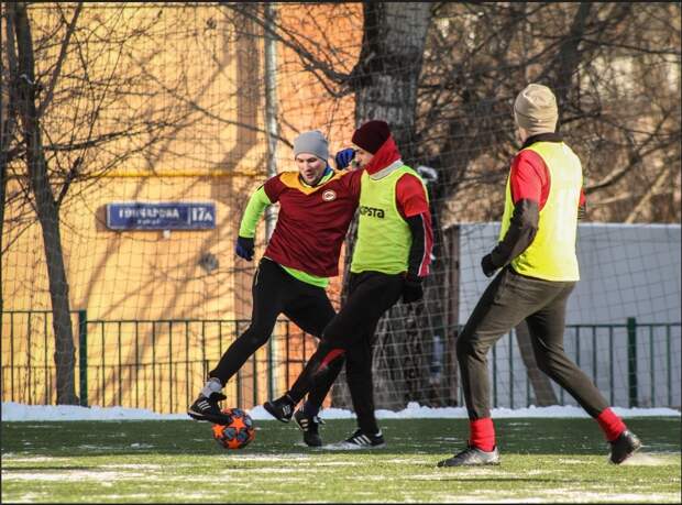 Матчи и тренировки любителей проводятся на стадионе на улице Гончарова/ из архива команды