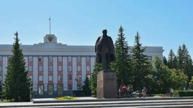 Памятник Ленину в Барнауле / Фото: 