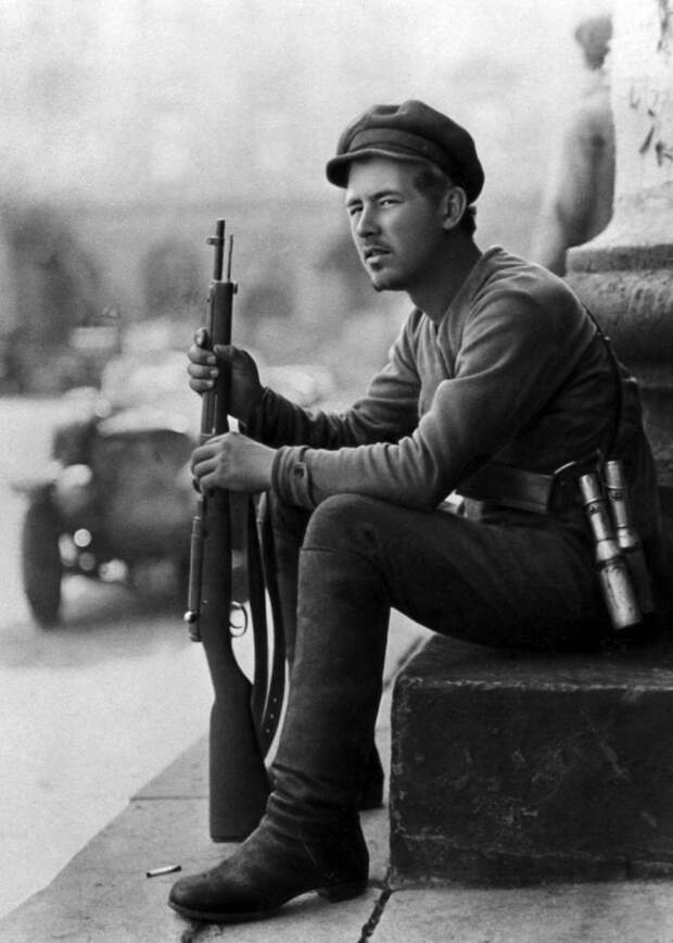 Молодой большевистский доброволец