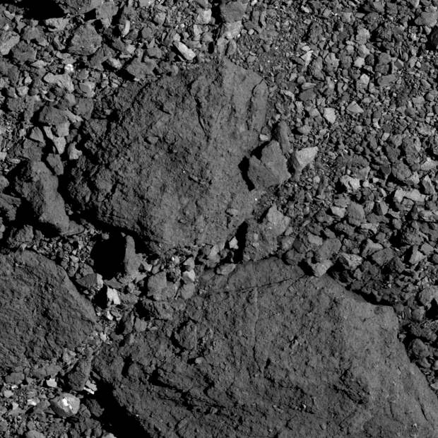 OSIRIS-REx сделал новые детальные снимки астероида Бенну