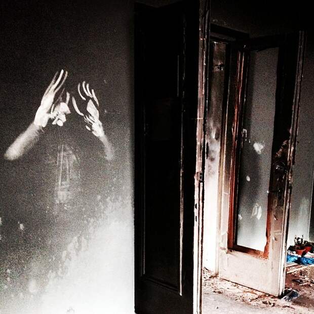 Стена в "Доме профсоюзов" в Одессе, на которой оставлен след одного из сожжённых украинскими нацистами