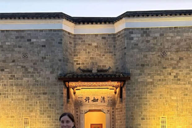 Бывшая жена певца Валерия Меладзе отметила день рождения с детьми в Китае