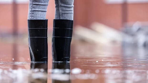 Москвичей предупредили об опасном половодье и посоветовали запастись сапогами
