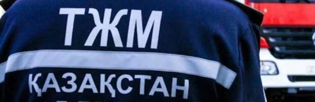 Авто с детьми застряло в снегу в Мангистау: понадобилась помощь спасателей