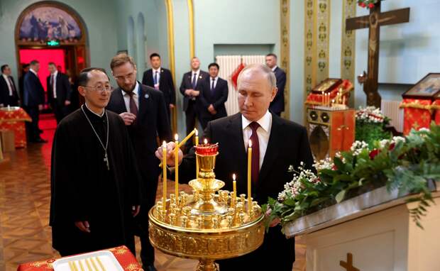 Кто убрал православные кресты в репортаже о Путине из Харбина?