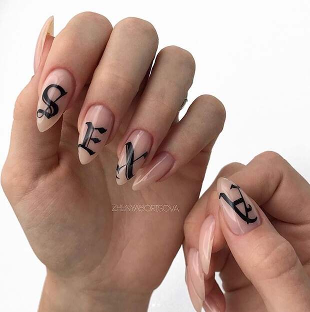 маникюр с надписями фото 62