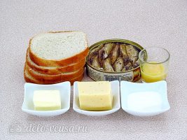 Горячие бутерброды со шпротами и сыром: Ингредиенты