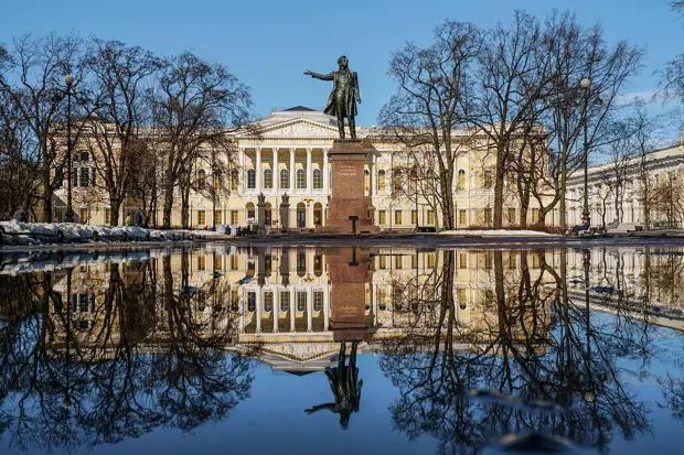 Куда пойти 29 апреля — 3 мая: вальс буксиров, мотопарад, классика на мосту и медитация с Курентзисом