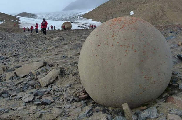 Каменные шары на острове Чамп бывают очень большие