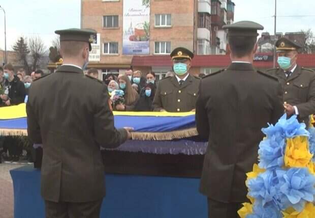 "Неделю не дослужив до возвращения": молодого бойца ВСУ не стало на Донбассе, кадры прощаний