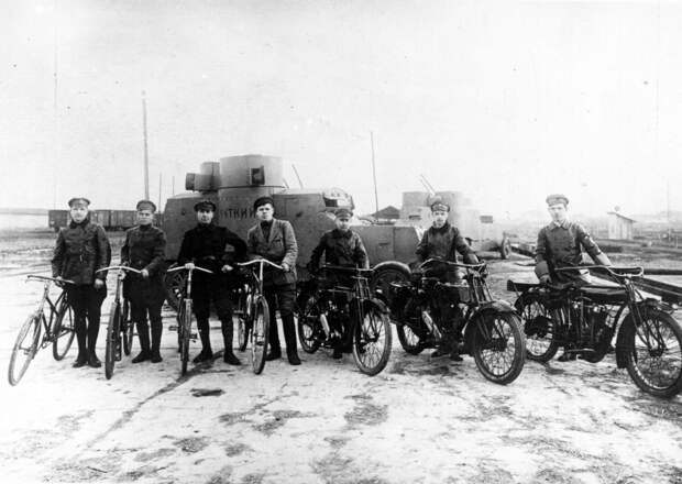 Члены большевистской части, участвовавшей в срыве наступления генерала Юденича на Петроград