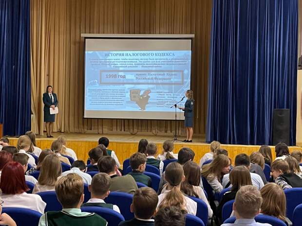 Сотрудники ИФНР России провели тематические уроки в школах ЮВАО