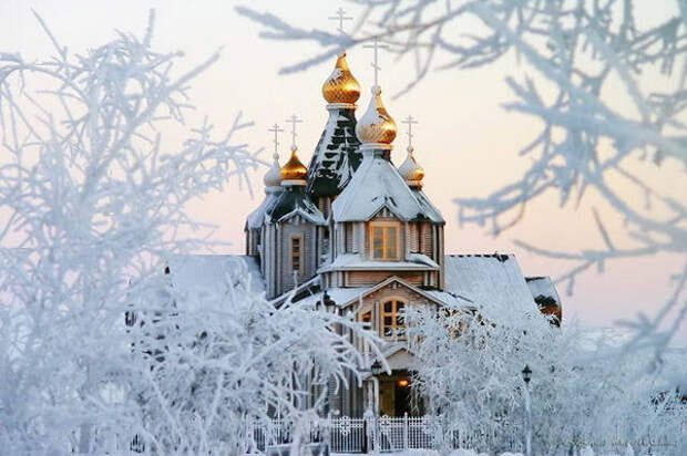 Крещение, Крещение Господне, Крещение 19 января, Крещение 2015, как праздновать Крещение, Крещенский сочельник, купание на Крещение, как правильно купаться на Крещение, Крещенская вода, свойства крещенской воды, Крещение народные традиции, Крещение гадания, Крещение приметы, Крещение народные приметы,