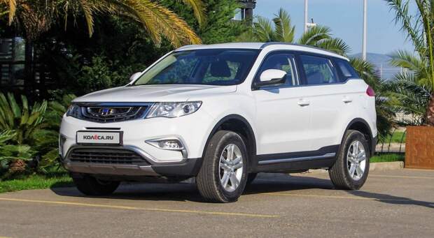 На фото: Geely Atlas