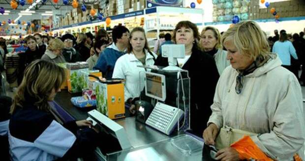 Молодые люди быстрее расплачиваются на кассе людям в возрасте нужно больше времени