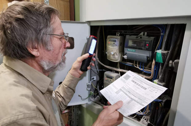 Одиноких пенсионеров предложили освободить от оплаты ЖКУ