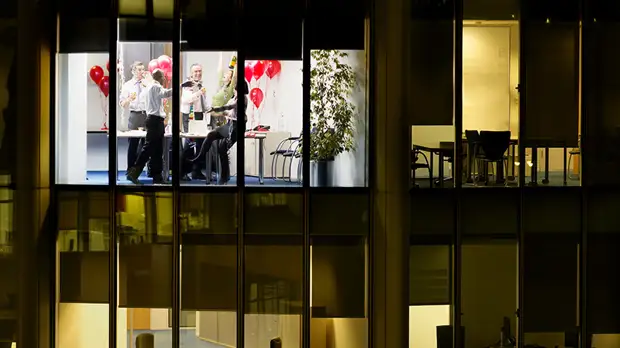 «Простые вещи»: нарколог — о новогоднем опьянении, похмелье и правильной закуске