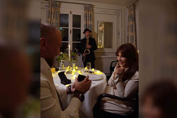 Ведущей Анфисе Чеховой сделали предложение руки и сердца во второй раз