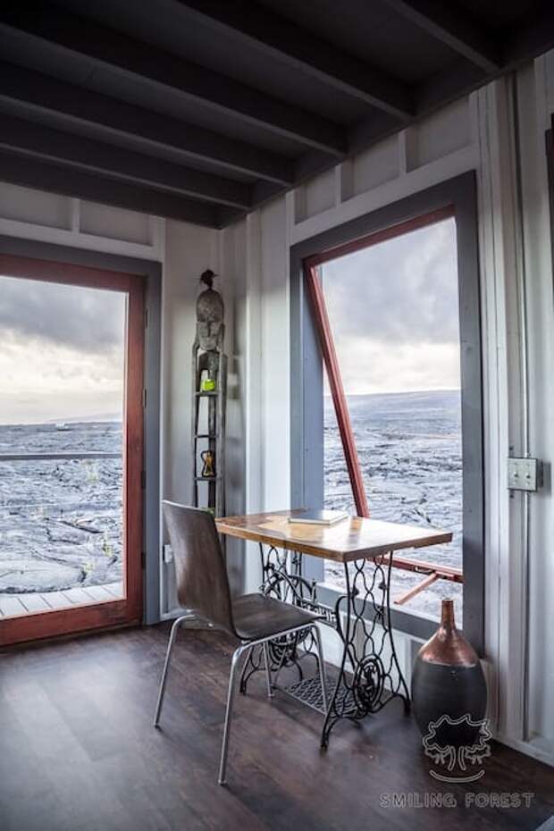 Desk with amazing volcano views. Great for writing! 