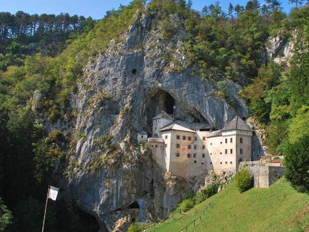 predyamskij-zamok-sloveniya-2