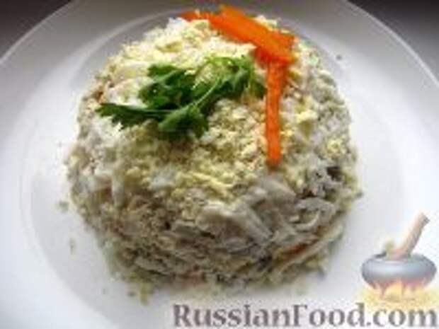 Фото к рецепту: Слоеный салат с куриной печенью и грибами