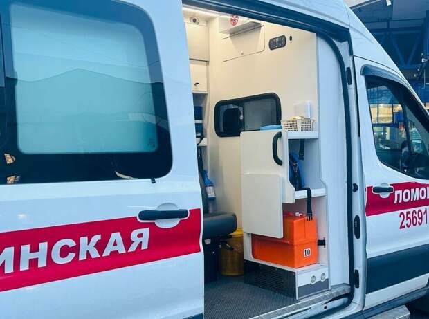 Смольный: парк машин скорой помощи омолодят полностью за два года