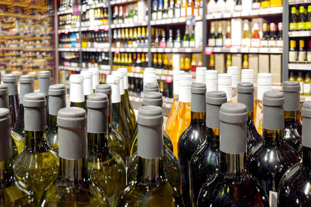 В Госдуме просят остановить эксперимент по онлайн-продаже алкоголя