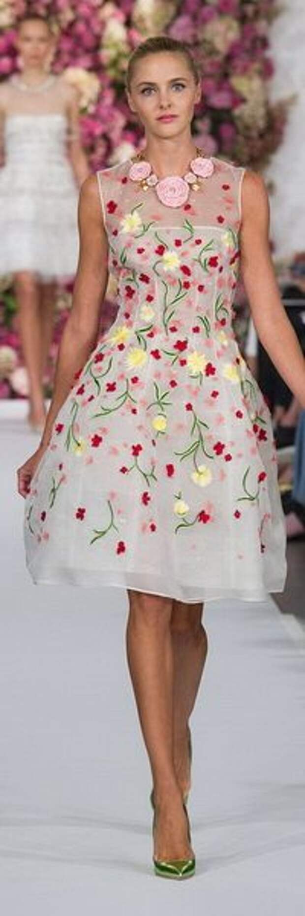 Готовимся к лету: примеряем модные платья весна-лето 2015