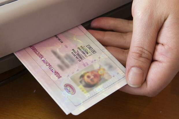 Водительские права в России заменят на QR-код: как получить, сроки внедрения и особенности