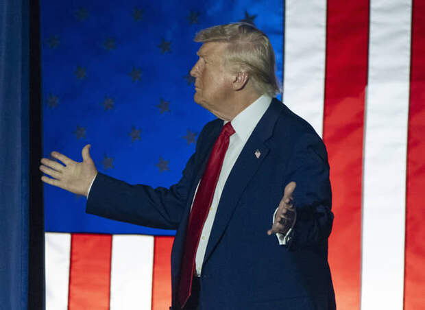 Президент США Дональд Трамп, как и все, не мог сказать о встрече в Стамбуле ничего определенного. Он то говорил, что хотел бы увидеть своего российского коллегу, то тут же оговаривался, что этот день у него уже весь распланирован