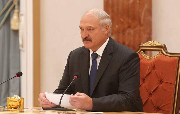 Лукашенко запросил у России поставку новых видов вооружения