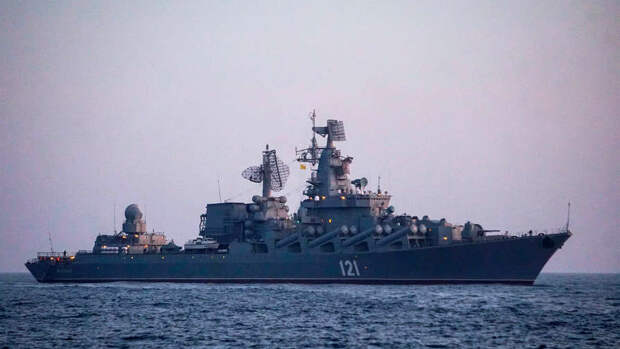 Песков: Путину доложили о пожаре на ракетном крейсере "Москва"