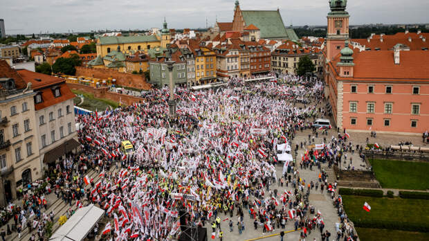 Тысячи фермеров вновь вышли на акцию протеста в Варшаве