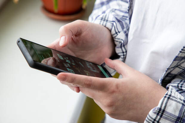 Эксперт рассказал, как не стать соучастником мошенников и не потерять доступ к банковской карте