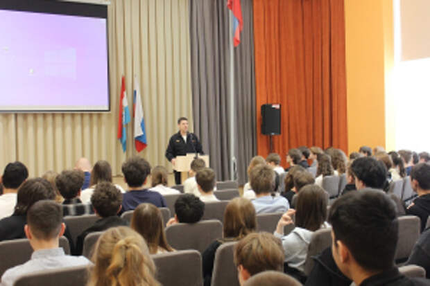 Полицейские Самарской области продолжают проводить профориентационные встречи с подрастающим поколением