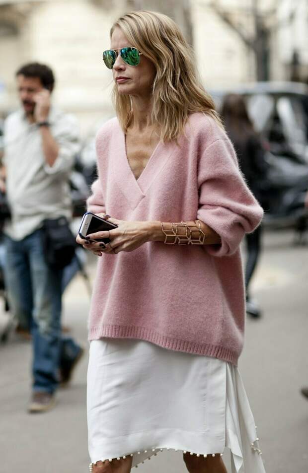 С чем носить оверсайз свитер, чтобы выглядеть стильно и современно?