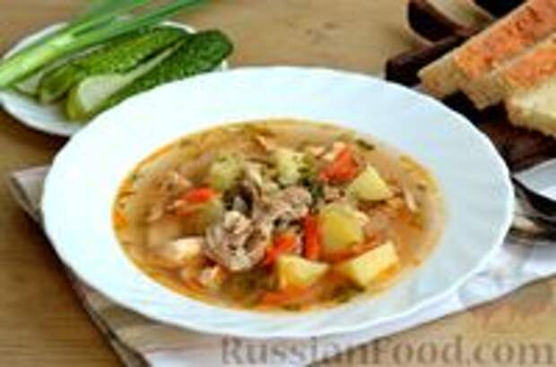 Фото к рецепту: Куриный суп с малосольными огурцами