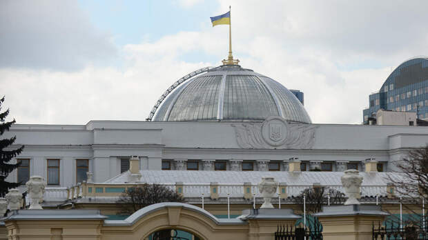 Politico: Киев выпрашивает у ЕК помощь с поставкой нефти в Словакию и Венгрию