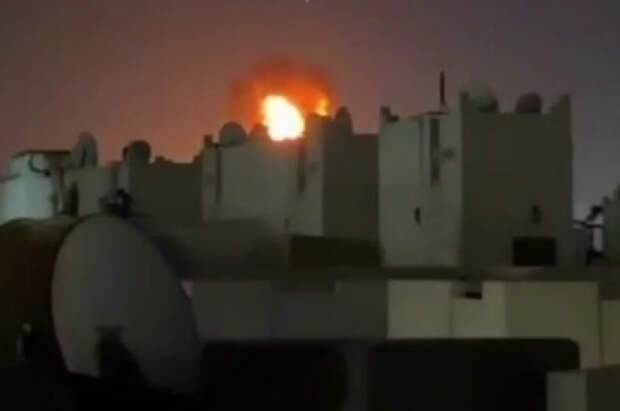 Взрыв в районе военной базы США в Бахрейне попал на видео