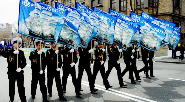 Родственные специальности: подготовку в военных центрах при российских вузах приравняют к срочной службе