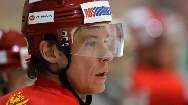 «Витязь» продлил контракт с хоккеистом Сёминым