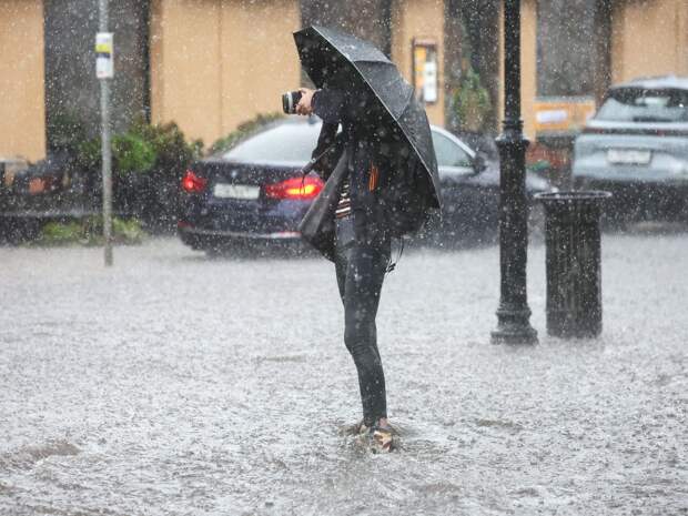 После ливня в Тюмени восстанавливают набережную