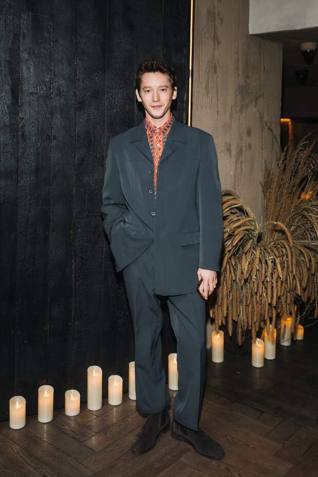 Ужин при свечах: Лянка Грыу, Ольга Сутулова и Владимир Канухин