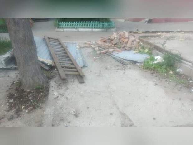 Жителей Читы возмутил мусор, оставшийся после сноса павильонов на Новобульварной